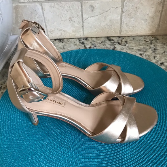 Stunning Antonio Melani Gold Ankle Strap Sandals - Picture 5 of 12